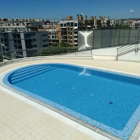 Parque Nacoes - Fil Pool *